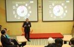 詹华强教授 (台前)主持「中药在大健康产品的开发」讲座。 - 香港科技大学