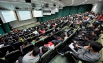来自四十二间中小学的约三百名师生参与科大举办的水底机械人大赛。 - 香港科技大学