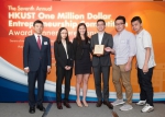 广发证券副总裁杨龙先生颁发奖状予Clare.AI成员。 - 香港科技大学