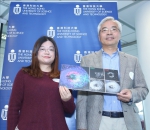 张明杰教授 (右) 与叶菲教授利用由精神分裂症患者细胞构建出来的模拟人脑进行实验 - 香港科技大学