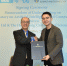 科大校长陈繁昌教授(左)及矌视创始人兼首席执行官印奇先生签署备忘录成立联合实验室。 - 香港科技大学