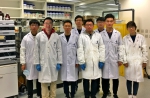 孙教授（左起第三）与他在科大的研究团队。 - 香港科技大学