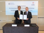 香港科技大学(科大)署任校长史维教授与红十字国际委员会(ICRC)东亚地区代表处主任裴道博先生就实习计划签署协议。 - 香港科技大学