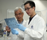 张教授 (左)及曾博士(右)于实验室内观察突触蛋白的相互结合模式 - 香港科技大学