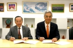科大校长史维教授(右)、潘乐陶博士签署捐款协议 - 香港科技大学