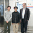 乔治．斯穆特教授(右一)及其学生 - 香港科技大学
