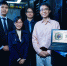 (右起) 黄旭辉教授及其研究团队成员张栢恒博士、谢家敏博士及常富杰博士利用科大计算机系统进行部分高性能计算。 - 香港科技大学