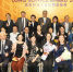 校长史维教授(后排中)及其他大学管理层与一众获得长期服务奖的教职员合照。 - 香港科技大学